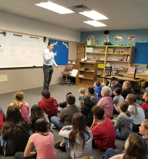 NFL Linebacker, Zach Vigil visits Lakeview Elementary&#039;s 6th grade!